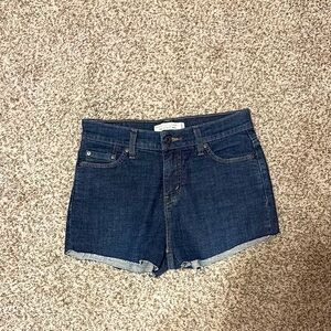 ✨Levi’s Cut Off Shorts✨